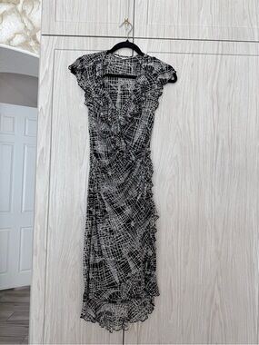 Diane Von Furstenberg - 100% Silk Black and White Ruffle-Trim Midi Dress